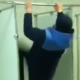 VIDEO Este loco se rompio la cabeza miren todo Bathroom Gymnastics End Painfully