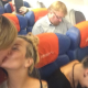 Que burla Lesbianas rusas se toman una selfie besándose frente a un legislador antigay