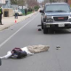 VIDEO Estara vivo? miren Trailer Detaches from Vehicle and Hits Man Standing on the Sidewalk