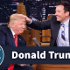 Precentador le quita la peluca a Donald Trump” Lets Jimmy Fallon Mess Up His Hair