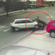 VIDEO: Automovilista arrolla a ladrones que encañonaban a un peatón en Bogotá