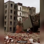 VIDEO: Hombre escapa ‘por los pelos’ de un edificio que se le derrumba encima