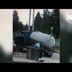 VIDEO: Un camión es ‘tragado’ por la tierra segundos después de salir de él su conductor