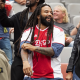 VIDEO: Ky-MaMarley entona una icónica canción de su padre con los hinchas en el estadio de Ajax