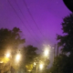 ¿Luces apocalípticas? El cielo nocturno se tiñe de púrpura y deja impactada a la web